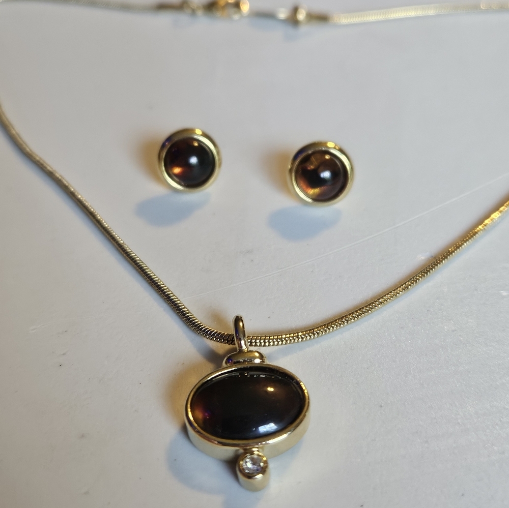 Lauren Conrad oval necklace and earring set. Gold Tone and opal.